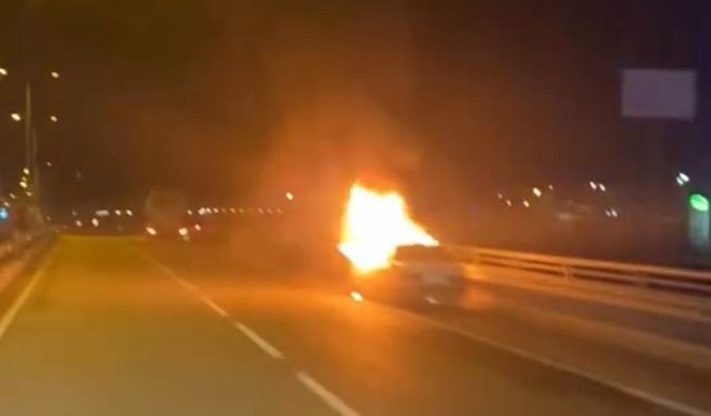 Seyir halindeki otomobil alevlere teslim oldu