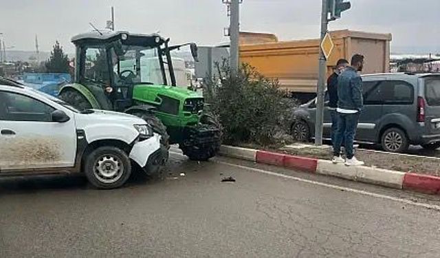 Siirt’te traktörle otomobil çarpıştı