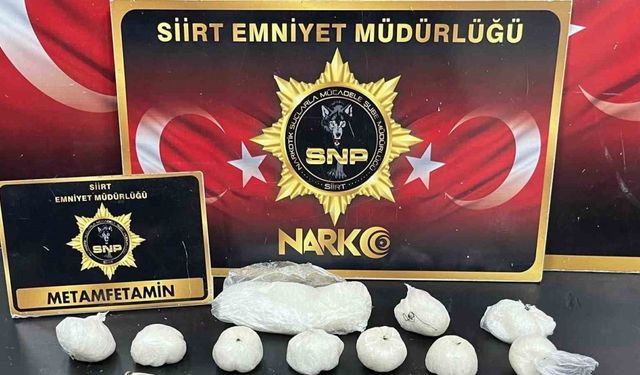 Siirt’te yabancı uyruklu 4 kişinin midesinden 1 kilo uyuşturucu ele geçirildi
