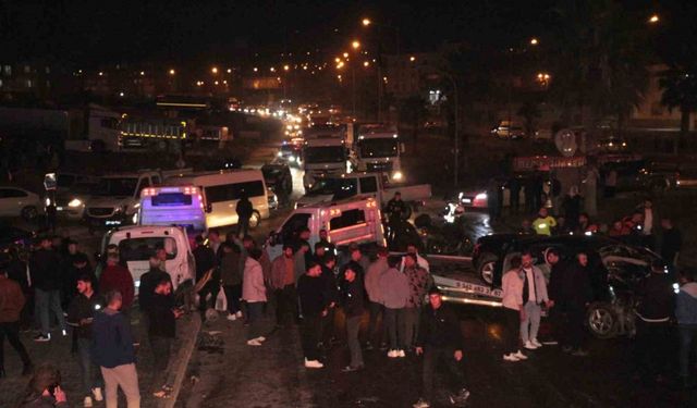 Freni boşalan vinç 6 araca çarptı: 7 yaralı