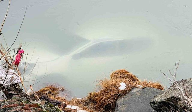 Şırnak'ta köylüler çaya uçan araçtan kurtardıkları 3 yaralıyı evlerinde ağırlayıp, ısınmalarını sağladı