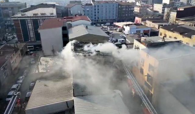 Sultangazi’de bir binada çıkan yangında can pazarı: Alevlerin arasından atladı