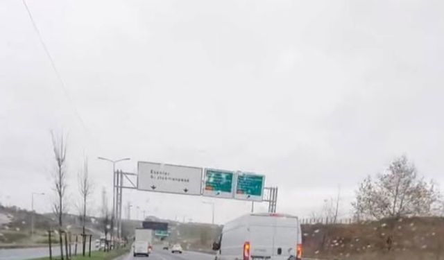 Sultangazi’de bu kadarına da "pes" dedirten görüntü: Aracın arkasına bağladığı onlarca kasayla böyle yol aldı