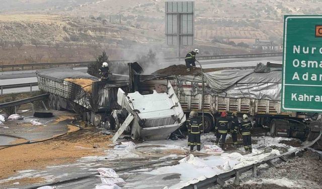 TAG Otoyolu’nda çarpışan 3 tır yandı