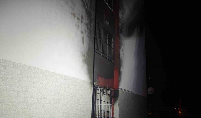 Tahliye edilen okulda çıkan yangın panikletti