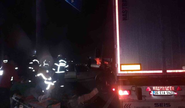 Tır ile çarpışan TOFAŞ hurdaya döndü