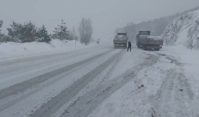 Tokat-Sivas yolunda kar engeli