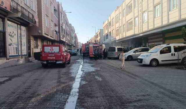 Tutuşan talaş iş yerini yaktı