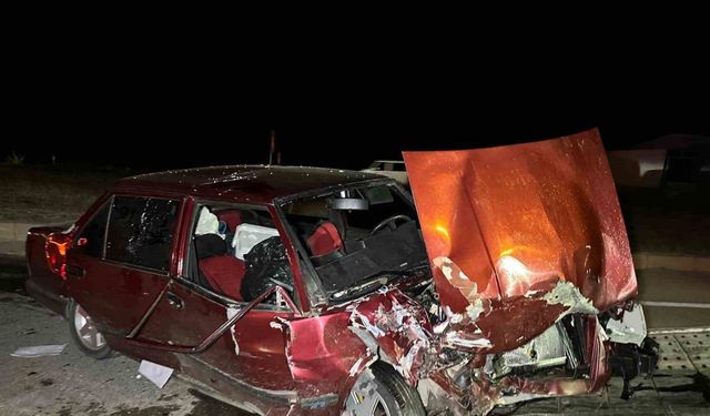 Uşak’ta otomobil ile hafif ticari araç çapıştı: 6 yaralı