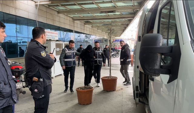 Uyuşturucu kullananların tahlillerini değiştirdikleri iddiasıyla gözaltına alınan 30 şüpheli adliyeye sevk edildi