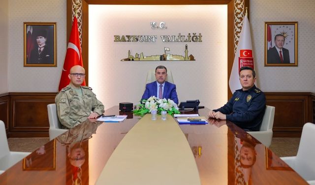 Vali Eldivan, İçişleri Bakanı Yerlikaya başkanlığındaki yeni yıl tedbirleri toplantısına katıldı