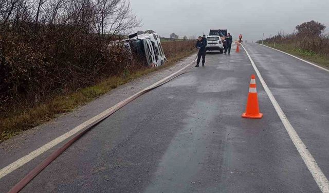 Vize-Soğucak Köyü yolunda petrol tankeri devrildi