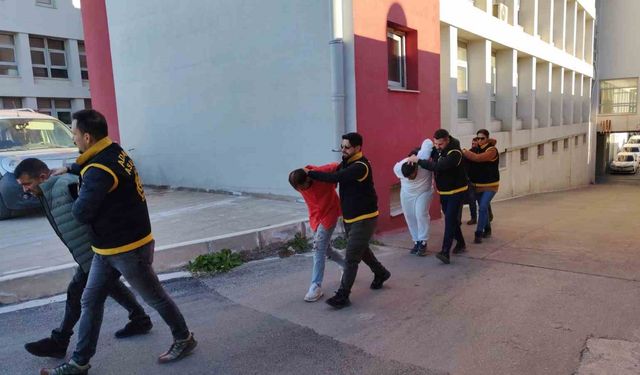 Vurup hastaneye götürdükleri genç öldü, kaçan katil ile arkadaşları yakalanıp tutuklandı