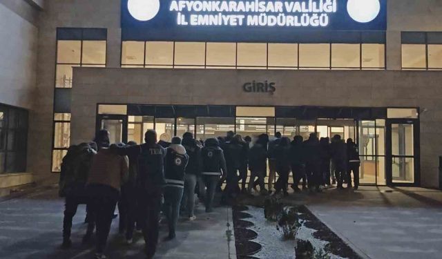 Yabancı uyruklu şahıslara operasyon: 9'u DEAŞ'lı 62 kişi sınır dışı edildi