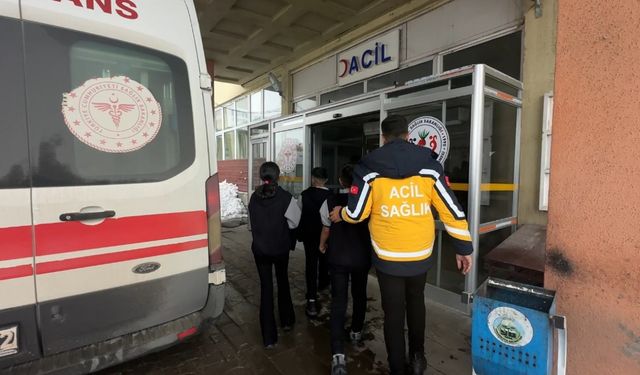 Yüksekova’da Yerli Malı Haftası sonrası gıda zehirlenmesi şüphesi: 40 öğrenci hastanelik oldu