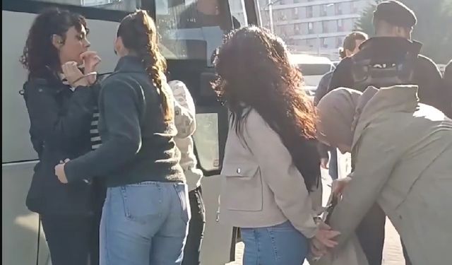 Çocuk işçilerin ölümünü protesto eden öğretmenlere ters kelepçe