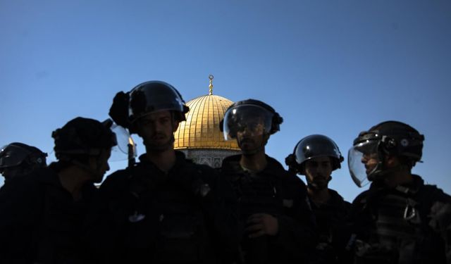 İsrailliler, Mescid-i Aksa'ya baskın düzenledi