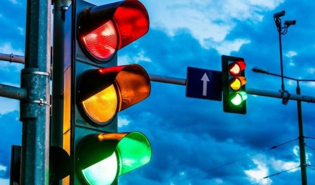 Bakan Ali Yerlikaya duyurdu: 6. kez kırmızı ışık ihlalinde ehliyet iptal edilecek