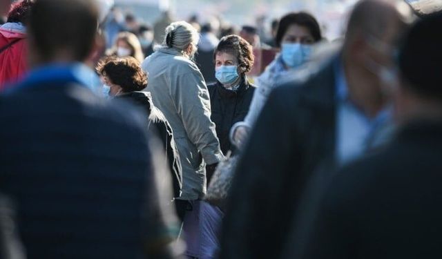 Maskeler hayatımıza dönüyor!