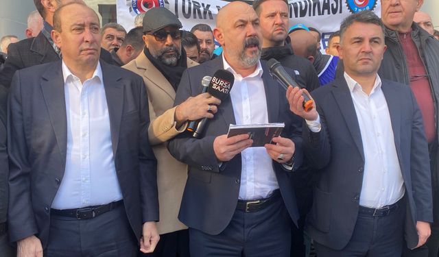 Bursa'da metal işçileri patronlarının kapısına dayandı