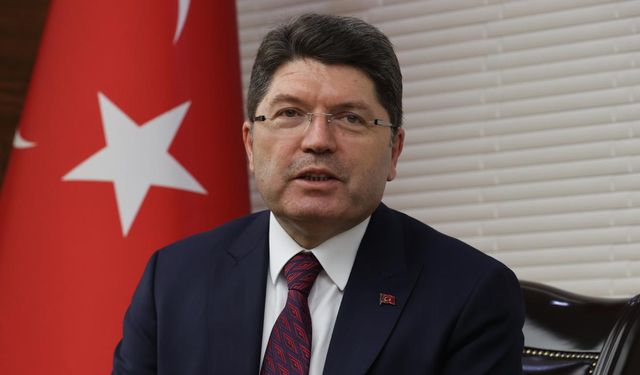 Bakan Tunç, hakim ve savcı yardımcılığı sınavına girecek adaylara başarılar diledi