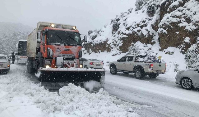 Antalya'da kar yağışı başladı, Alacabel beyaza büründü