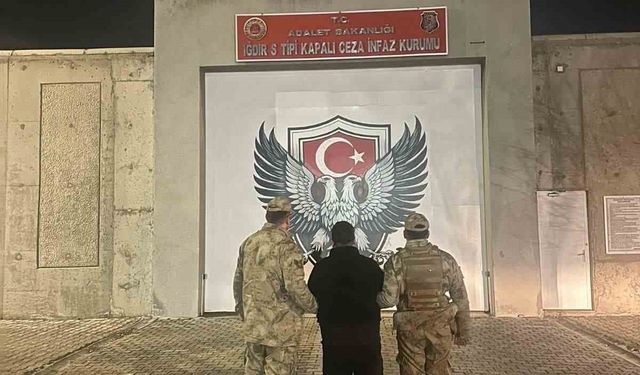 Aranan eski icra müdür yardımcısı yasa dışı yollarla Türkiye'ye girmeye çalışırken yakalandı
