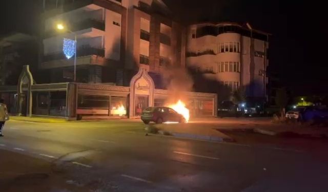 Arızalanan otomobil itilerek çalıştırılmak istenince yandı