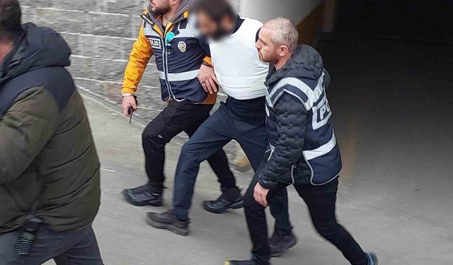 Arkadaşını bıçaklayarak öldüren zanlı emniyetteki sorgusunun ardından adliyeye sevk edildi