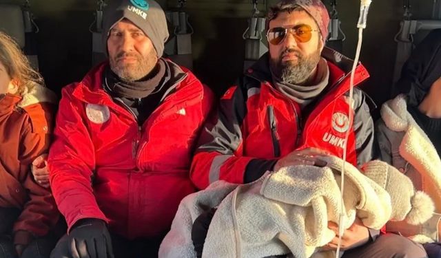 Bahçesaray'da iki hasta helikopterle Van'a sevk edildi