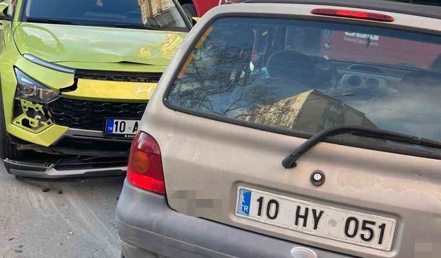 Balıkesir'de çift taraflı trafik kazası: 2 yaralı