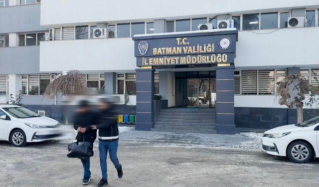 Batman'da yabancı uyruklu bir şahsın midesinden 64 parça uyuşturucu çıktı