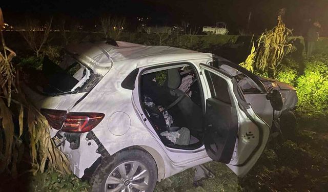 Bilecik'te otomobil tırlara çarptı: 2 yaralı