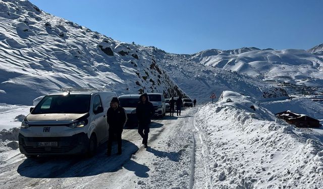 Birçok araç mahsur kaldı