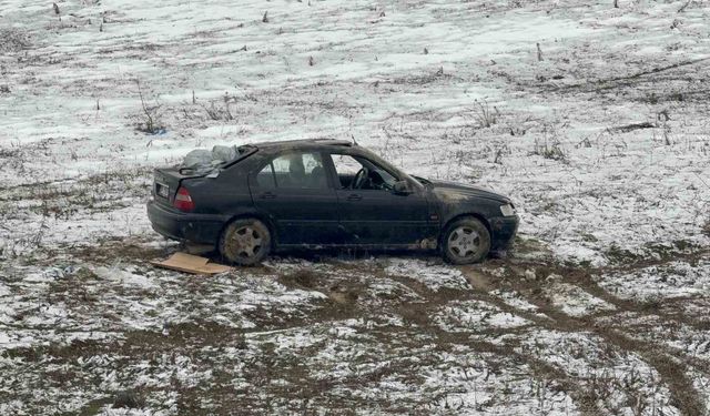 Boş araziye uçan otomobilin sürücüsü yaralandı