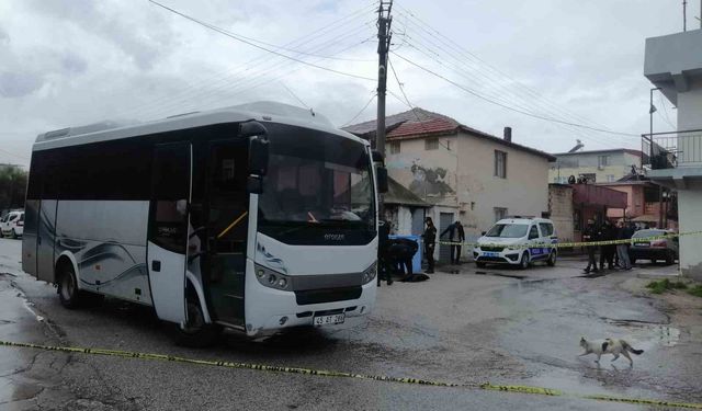 Boşanma aşamasındaki karısını sokak ortasında öldürdü