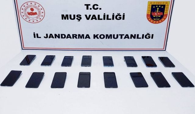 Bulanık'ta 16 adet kaçak cep telefonu ele geçirildi