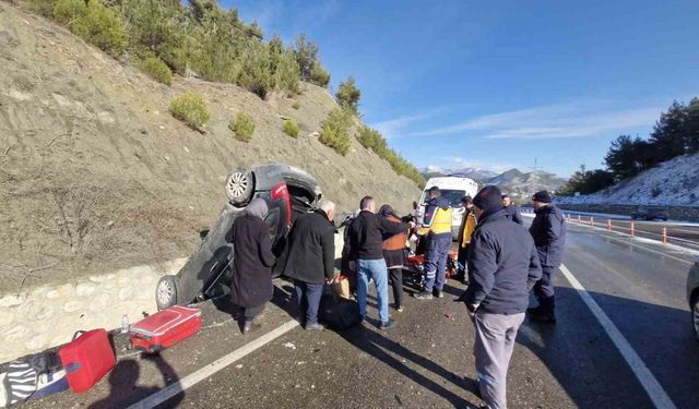 Buzlanma kazayı beraberinde getirdi: 4 yaralı