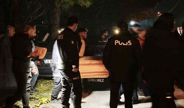 Çarşı ve Mahalle Bekçisi otomobilinde silahla vurulmuş halde bulundu