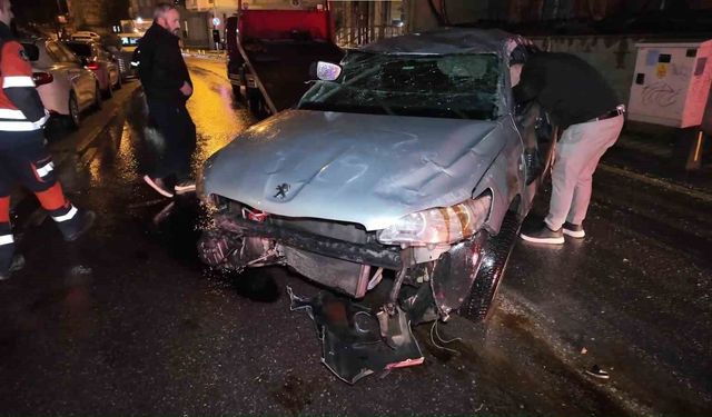 Çekmeköy'de kontrolden çıkan otomobil takla attı: 3 yaralı