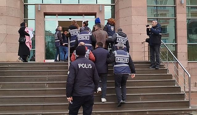 Çorum'da evlerden ziynet eşyası çalan 4 hırsızlık şüphelisi suçüstü yakalandı