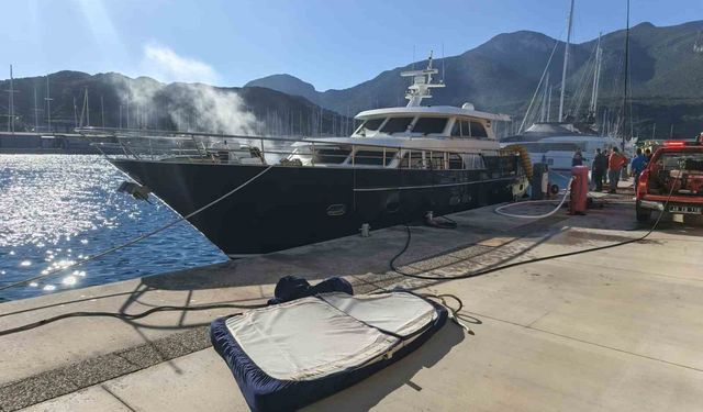 Datça'daki bir marinadaki motoryat yangını paniğe neden oldu