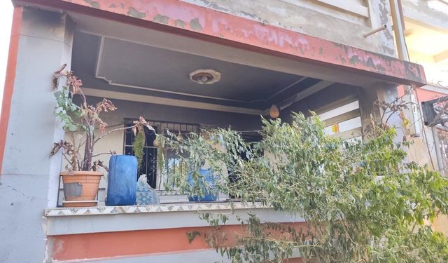 Defne'de yanan ev kullanılmaz hale geldi