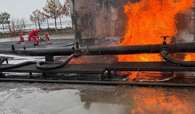 Diyarbakır'da ham petrol havuzunda yangın