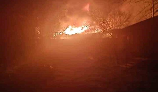 Edirne'de ev yangınına bahçe hortumuyla ilk müdahale