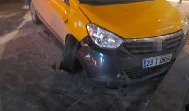 Elazığ'da alkollü şahıs çaldığı araçla kaza yaptı