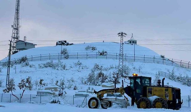 Elazığ'da kapalı 19 köy yolunda çalışmalar sürüyor