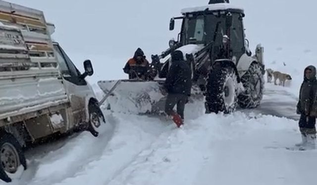 Elazığ'da şarampole düşen araç kurtarıldı