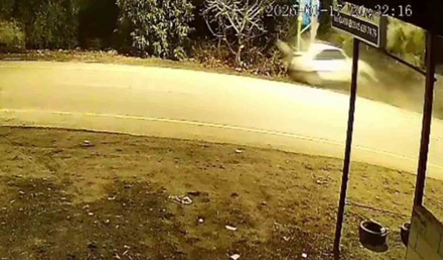 Elektrik direğine saplanan Fiat Tofaş 18 yaşındaki gence mezar oldu