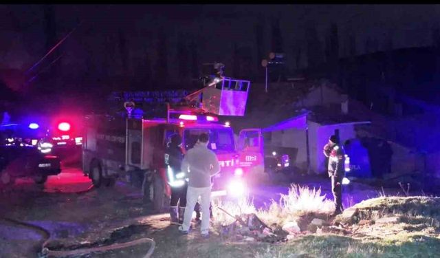 Emet'te ahşap evde çıkan yangın büyümeden söndürüldü